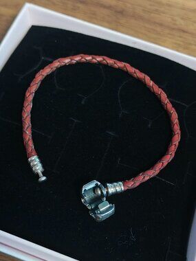 Authentic Pandora Single Red Leather Bracelet with Pandora Clasp – 590705CRD-S